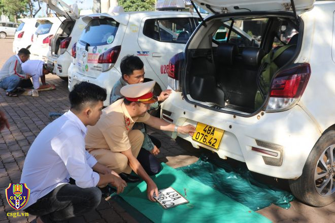 Phó Thủ tướng chỉ đạo xử lý nghiêm xe vận tải không lắp camera, không đổi biển số vàng